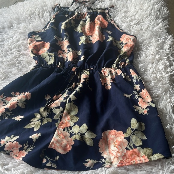 SHEIN women’s Medium size 6 romper - Picture 4 of 8